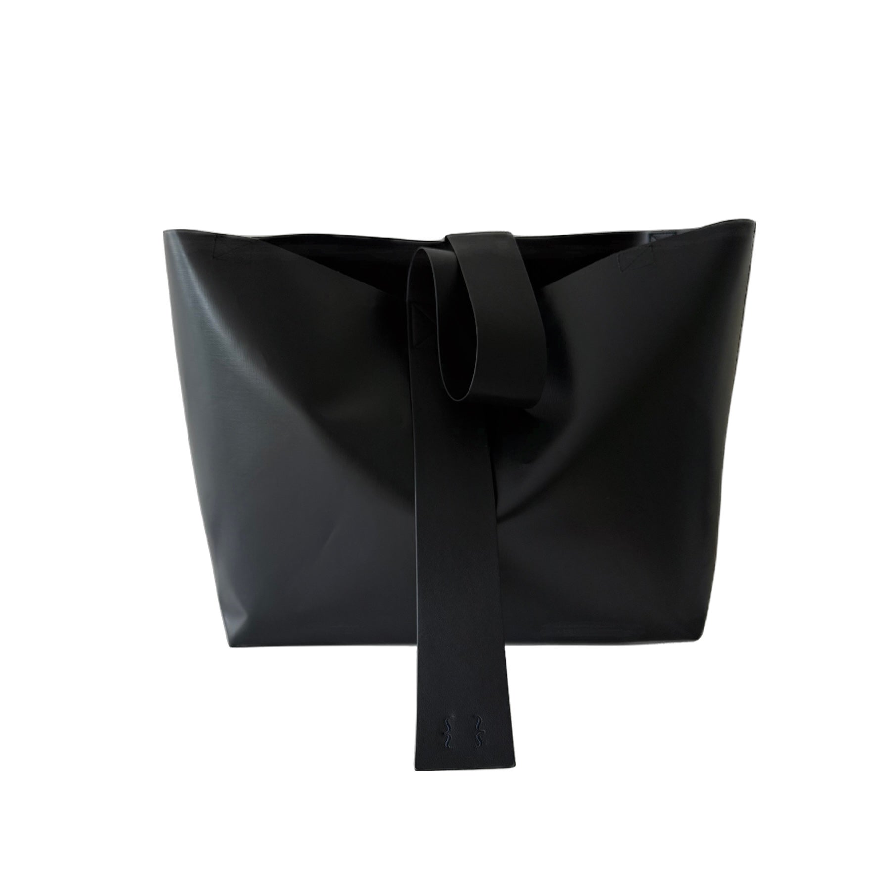 最終値下げ　IN THE CASE TARPAULIN BAG ブラック IN THE CASE { } TARPAULIN BAG | IN THE CASE